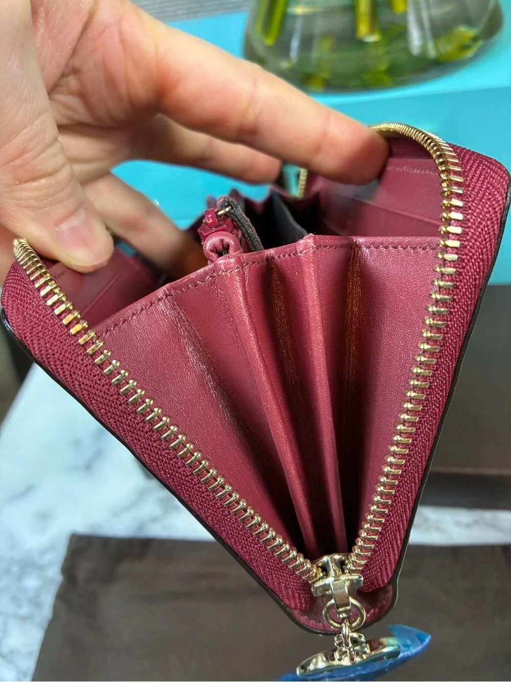 Gucci GG Burgundy Patent Leather Zip Continental Wallet - Pristine Condition - Picture 10 of 16